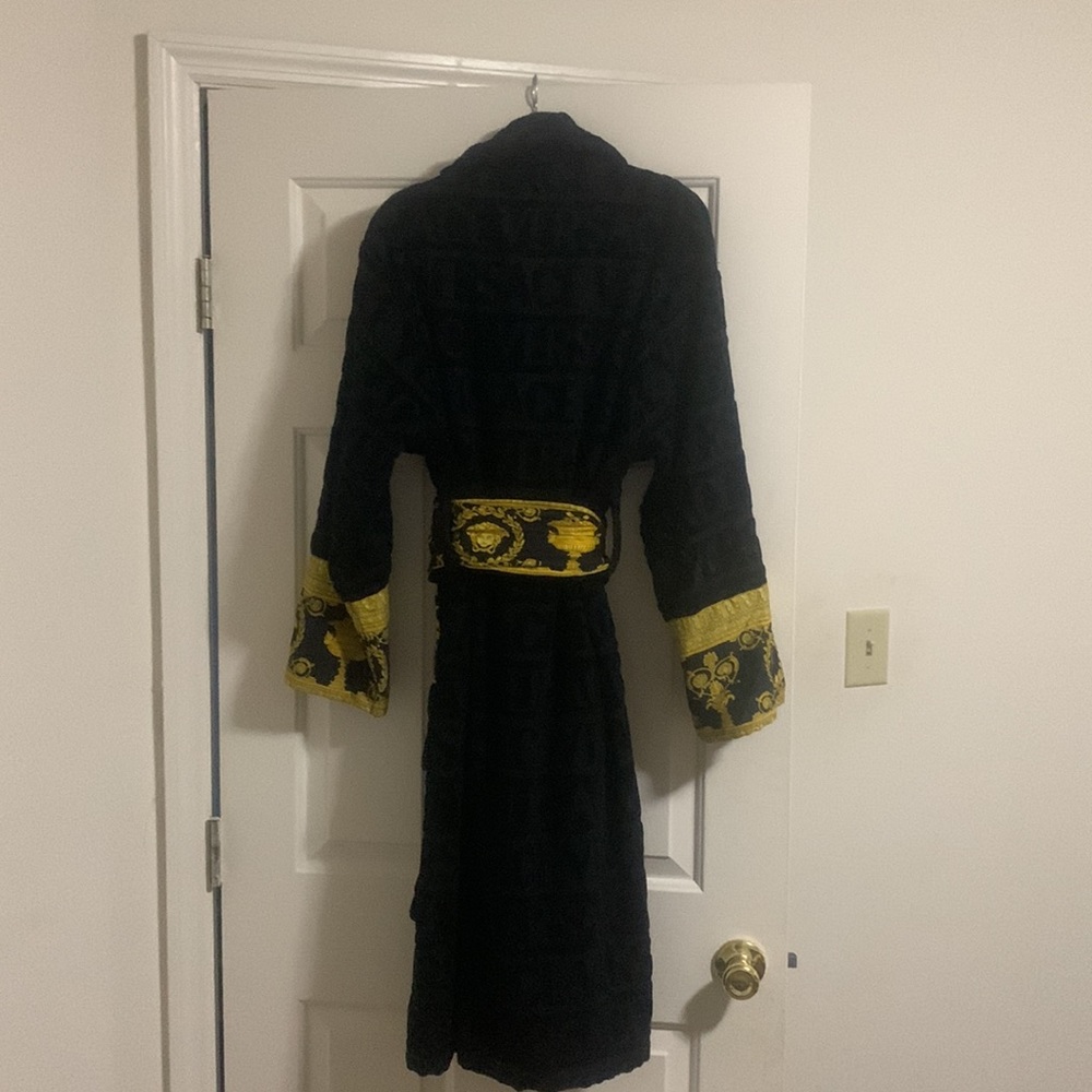 I ♡ BAROQUE BATHROBE LIKE NEW 1 AVAILABLE MEDIUM UNISEX - Picture 11 of 11